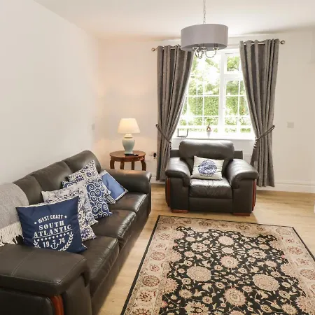 펜션 Nephinbeg Lodge 발리나