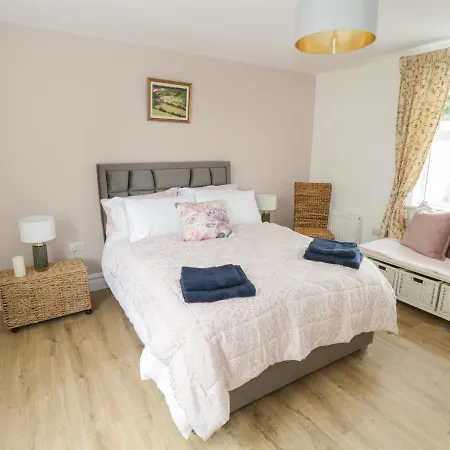 펜션 Nephinbeg Lodge 발리나